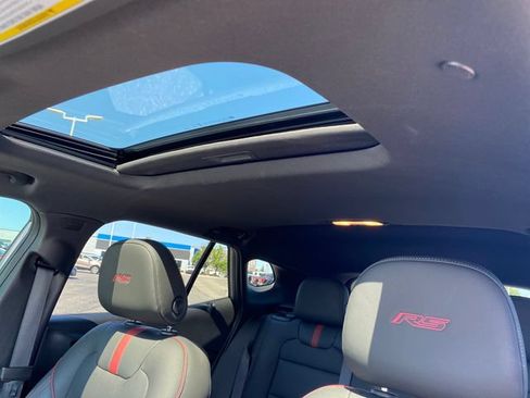 Certified 2024 Chevrolet Trax RS w/ Sunroof Package FWD image 15