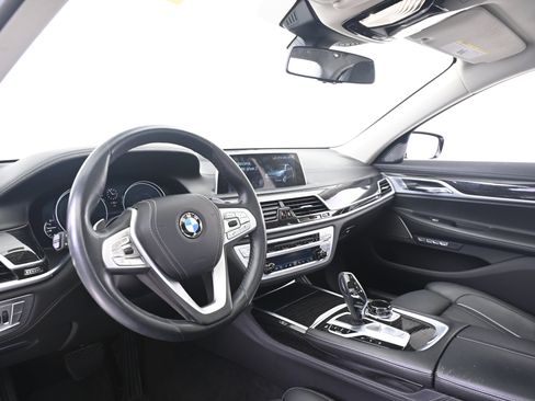 Used 2018 BMW 750i xDrive AWD/4WD image 4