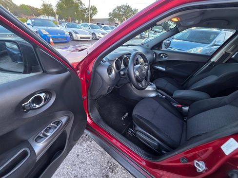 Used 2015 Nissan Juke S FWD image 12