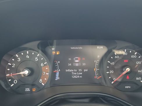 Used 2025 Jeep Compass Latitude w/ Sun & Sound Group AWD/4WD image 30
