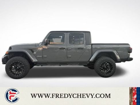 Used 2020 Jeep Gladiator Overland AWD/4WD image 9