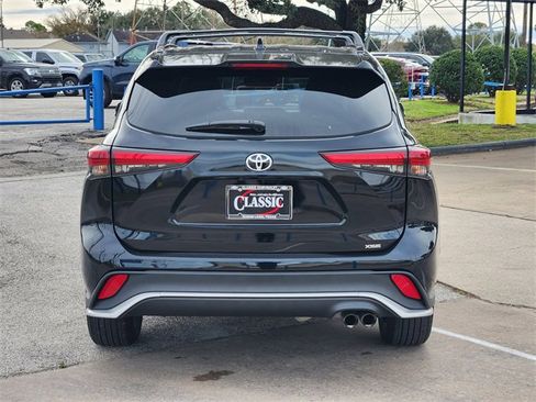 Used 2023 Toyota Highlander XSE image 6