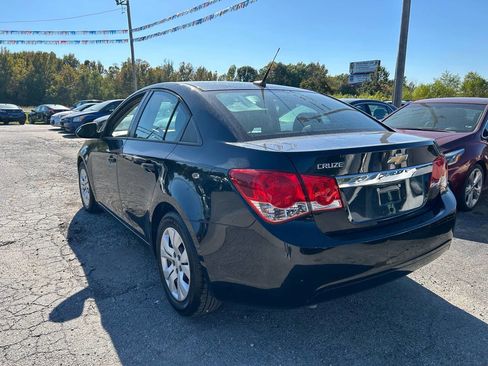 Used 2013 Chevrolet Cruze LS image 4