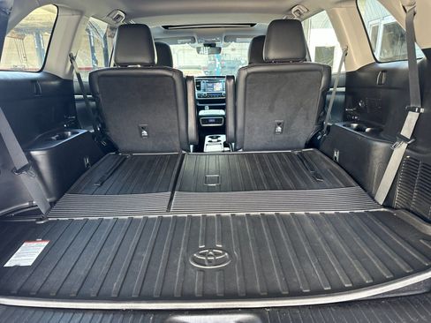 Used 2019 Toyota Highlander SE image 14