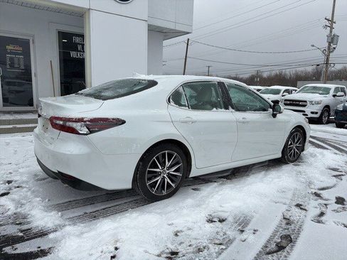 Used 2022 Toyota Camry XLE image 3