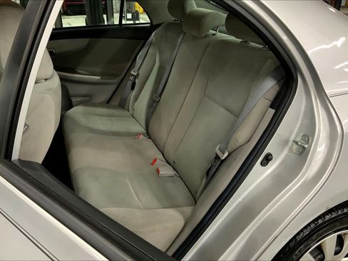 Used 2012 Toyota Corolla LE FWD image 19