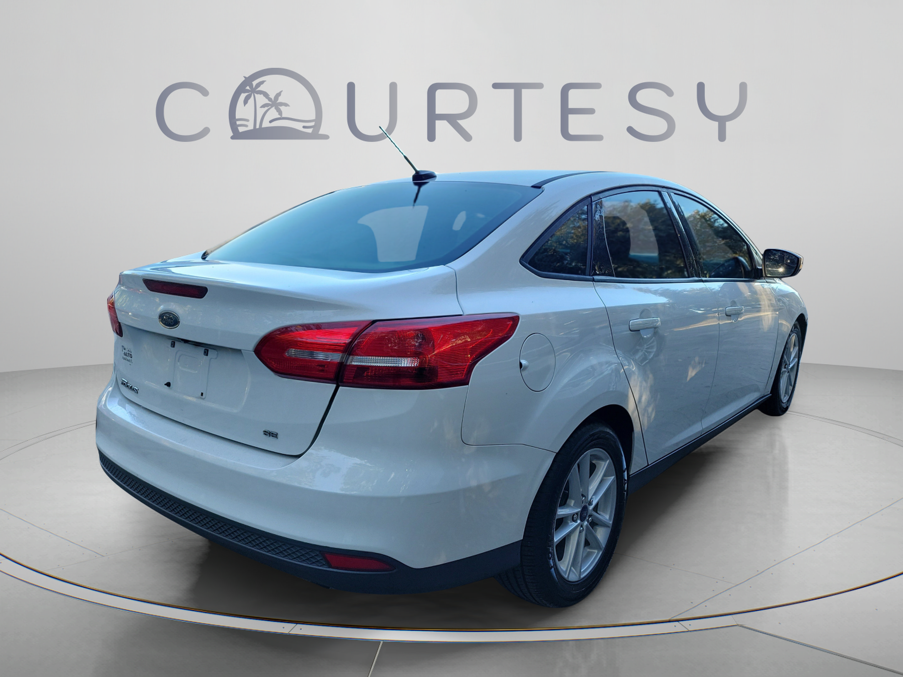 Used 2017 Ford Focus SE FWD image 3