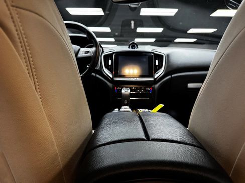 Used 2019 Maserati Ghibli S image 39