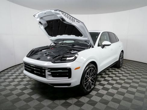 New 2026 Porsche Cayenne image 35