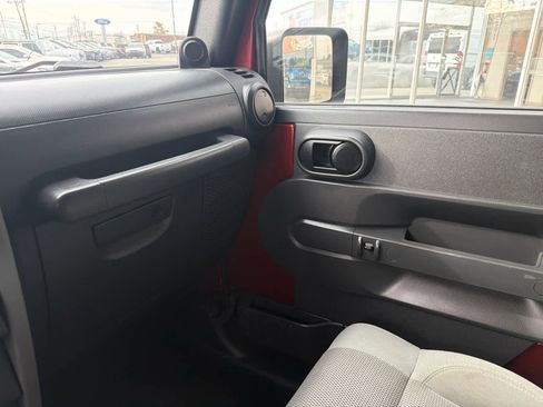 Used 2007 Jeep Wrangler Sahara w/ Dual Top Group image 24