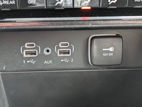 Used 2025 Jeep Grand Cherokee Laredo RWD image 19
