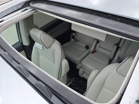 New 2026 Honda Odyssey Touring image 3