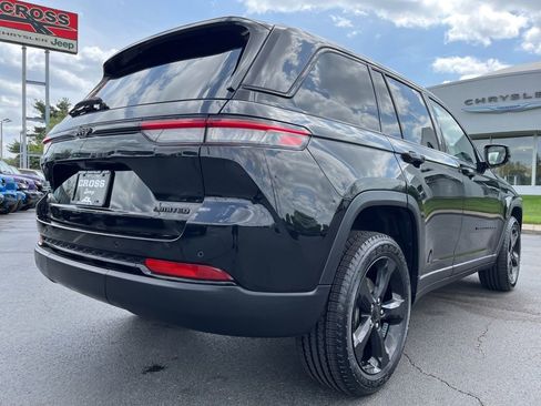 Used 2023 Jeep Grand Cherokee Limited w/ Black Appearance Package AWD/4WD image 43