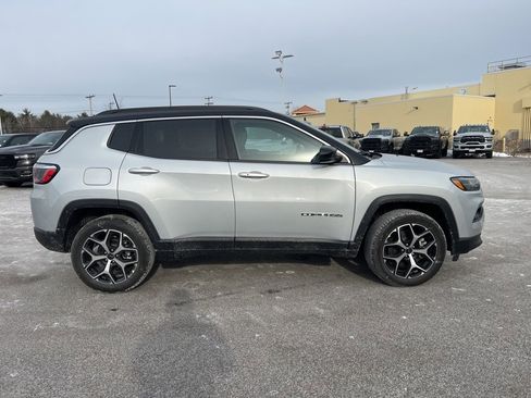 New 2026 Jeep Compass Limited image 9