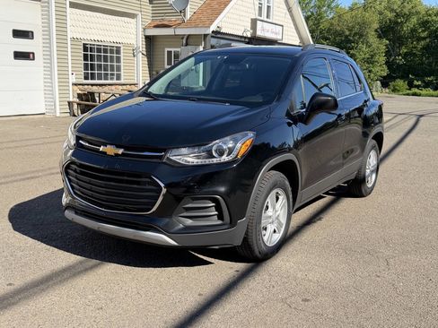 Used 2019 Chevrolet Trax LT w/ LT Convenience Package AWD/4WD image 1