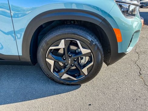 Certified 2025 Kia Seltos S FWD image 8