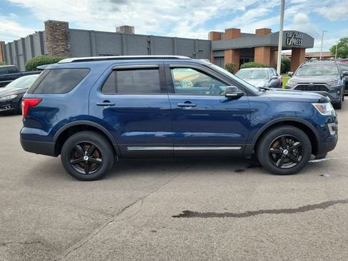 Used 2017 Ford Explorer XLT w/ Equipment Group 202A AWD/4WD image 6