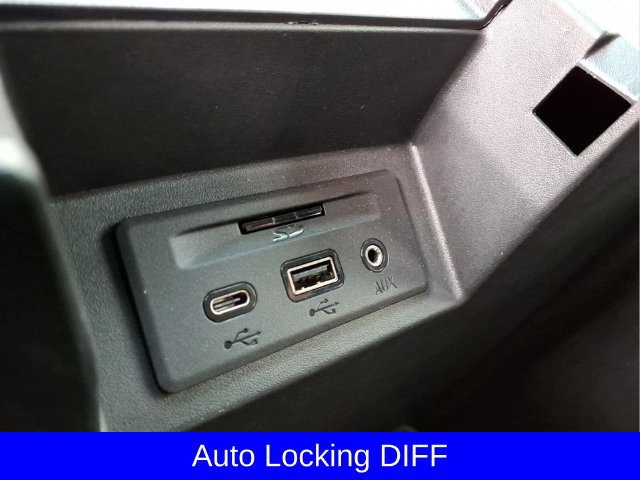 Used 2021 Chevrolet Silverado 1500 High Country w/ Technology Package AWD/4WD image 15