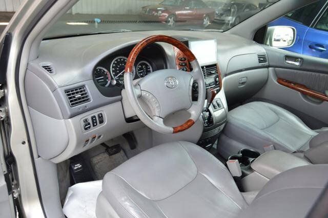 Used 2004 Toyota Sienna XLE Limited w/ Limited Pkg 5 FWD image 15