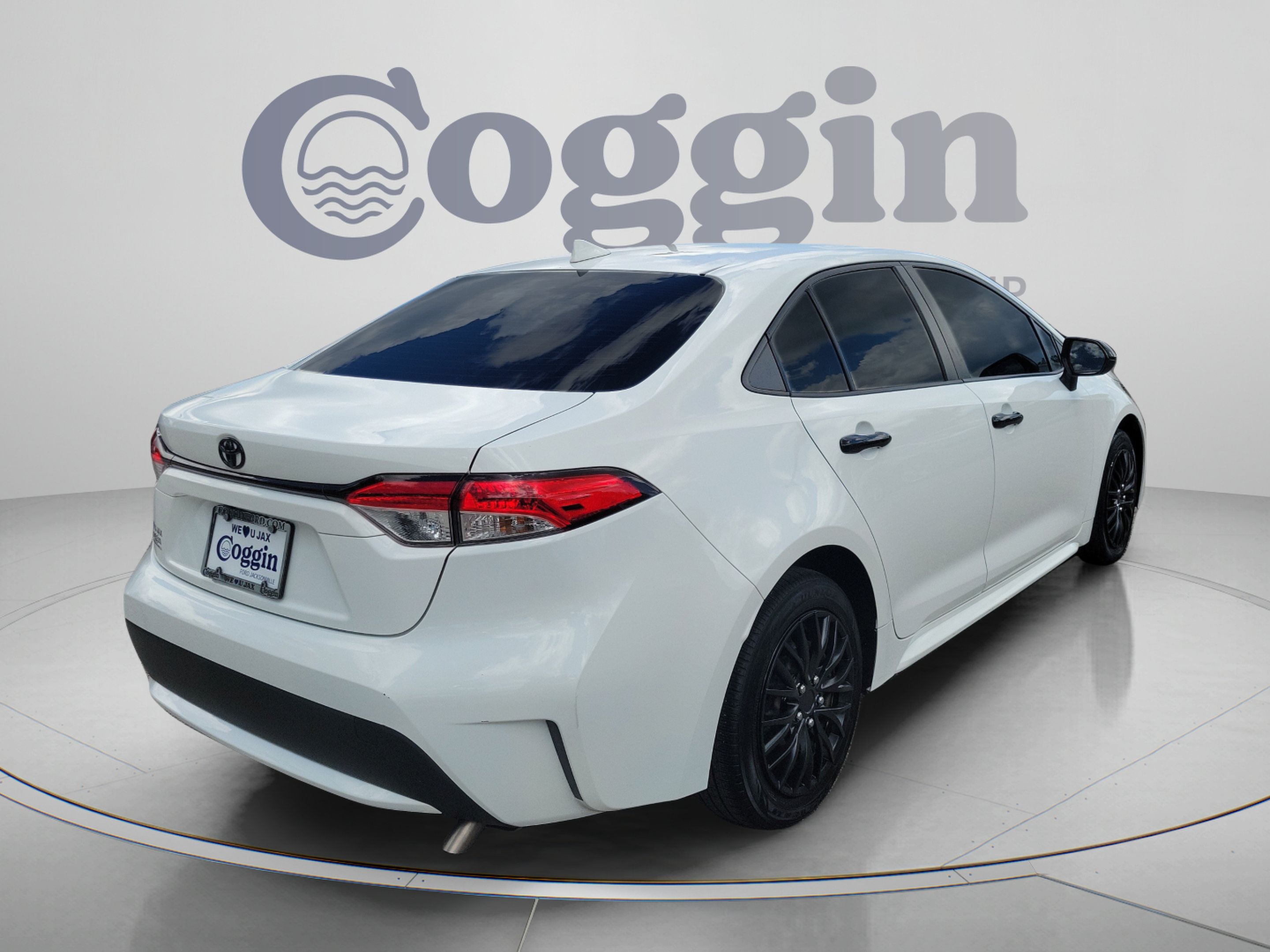 Used 2022 Toyota Corolla LE FWD image 3
