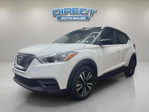 Used 2019 Nissan Kicks SV FWD image 3