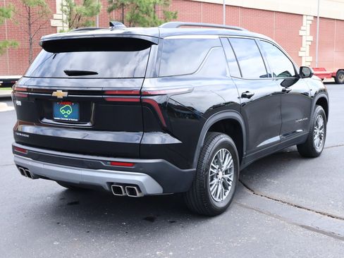 Used 2025 Chevrolet Traverse LT w/ Driver Confidence Package FWD image 29