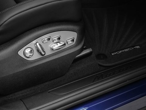 Certified 2025 Porsche Macan image 18