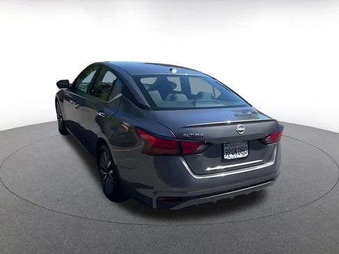 Used 2025 Nissan Altima 2.5 SV FWD image 11