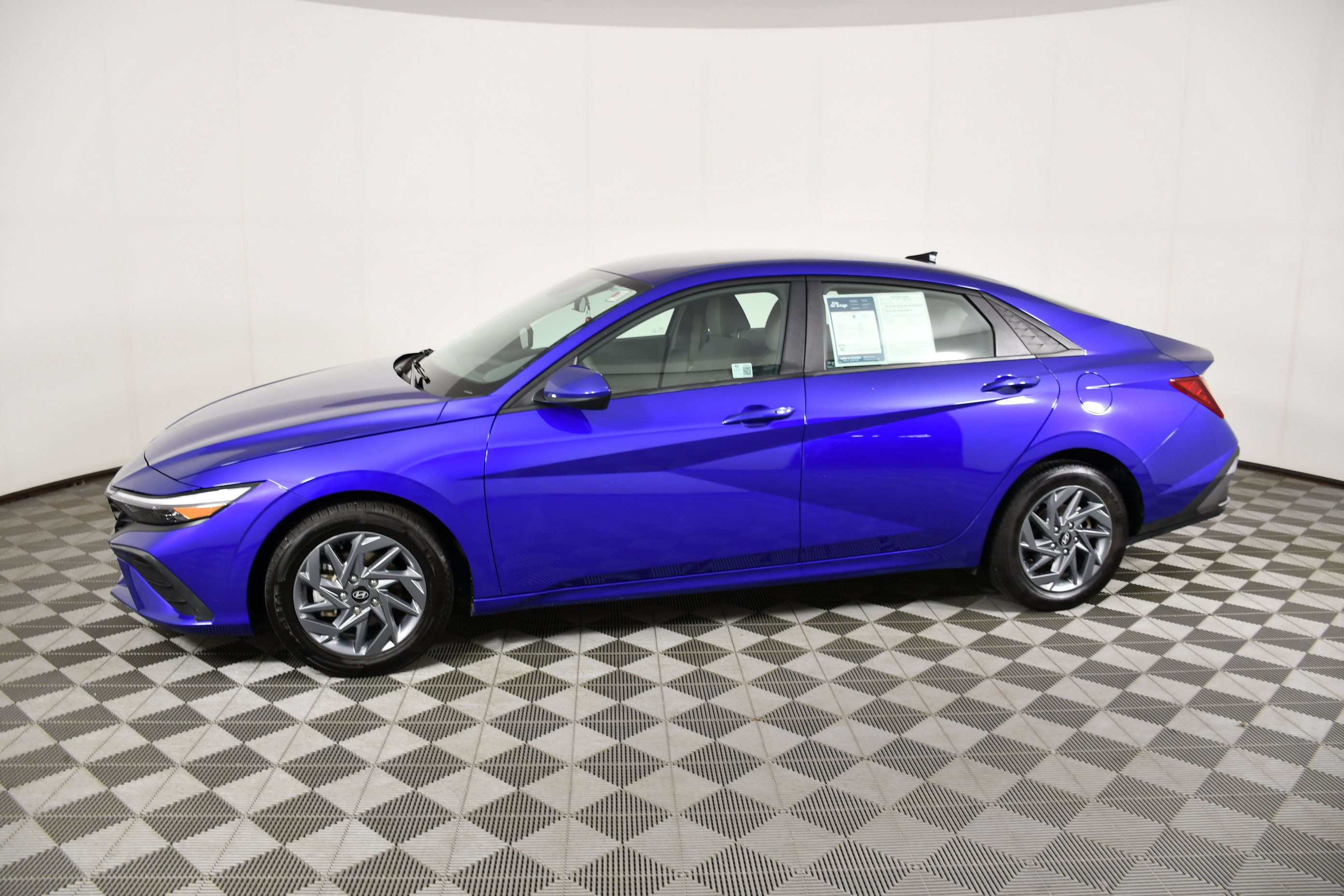 Used 2024 Hyundai Elantra SEL FWD image 9