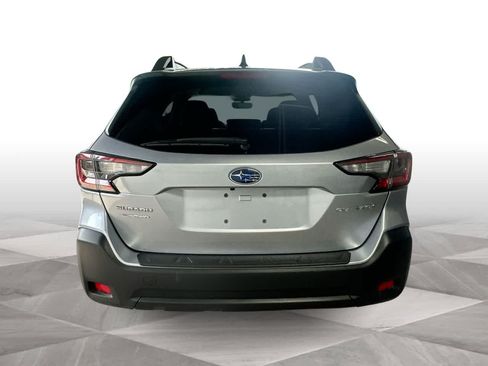 Used 2025 Subaru Outback Premium AWD/4WD image 7