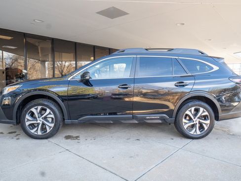 Certified 2022 Subaru Outback Limited XT image 4