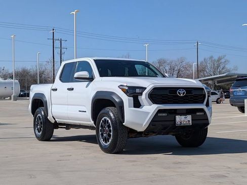Used 2025 Toyota Tacoma TRD Off-Road image 7