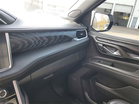 Used 2023 GMC Yukon XL Denali image 25