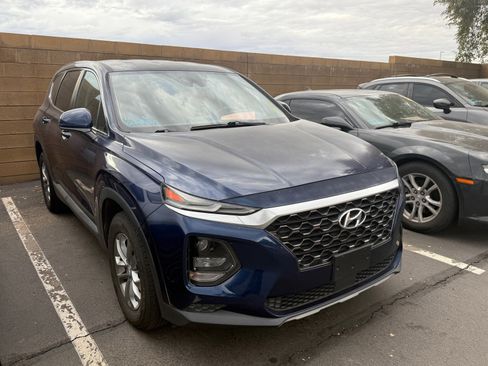 Used 2019 Hyundai Santa Fe SE image 2