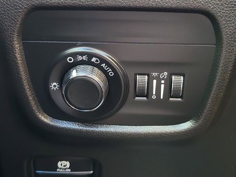 Used 2023 Jeep Grand Cherokee L Laredo AWD/4WD image 24