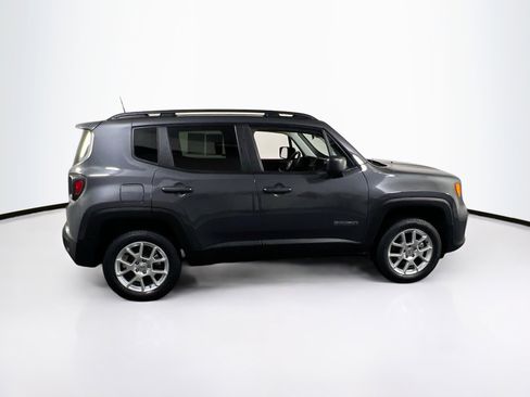 Used 2022 Jeep Renegade Latitude image 4