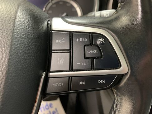 Used 2022 Toyota Highlander XLE FWD image 26