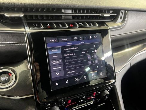 Used 2023 Jeep Grand Cherokee Altitude image 44