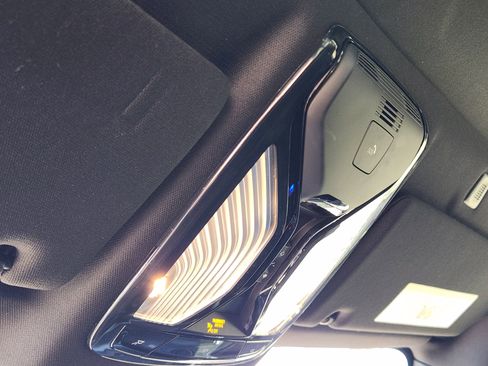 Used 2021 BMW M550i xDrive w/ Premium Package image 34