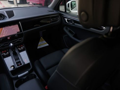 New 2025 Porsche Macan image 34
