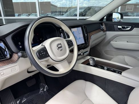 Used 2022 Volvo XC60 B5 Momentum FWD image 26