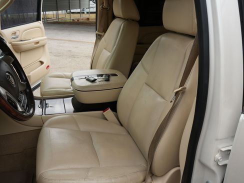 Used 2008 Cadillac Escalade EXT image 18