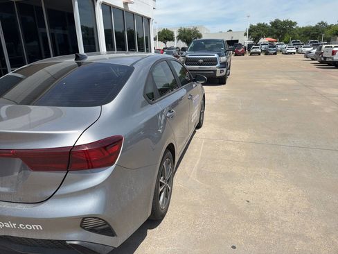 Used 2023 Kia Forte LXS FWD image 5
