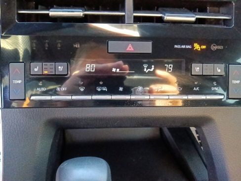 Used 2021 Toyota Avalon Limited image 24