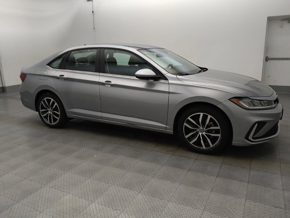 Used 2025 Volkswagen Jetta SE FWD image 11