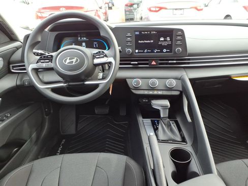New 2026 Hyundai Elantra SE FWD image 7