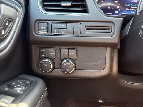 Used 2023 Chevrolet Suburban Premier image 22