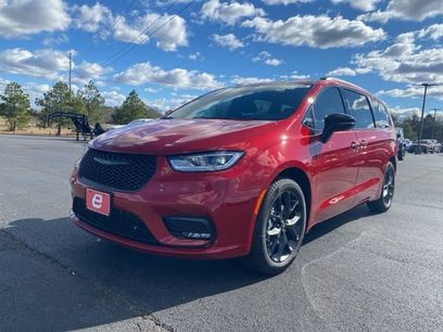 New 2026 Chrysler Pacifica Select