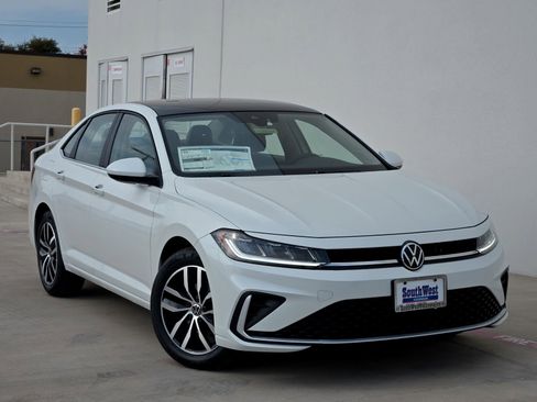 New 2026 Volkswagen Jetta SE image 2