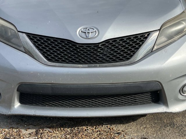Used 2017 Toyota Sienna SE Premium FWD image 8